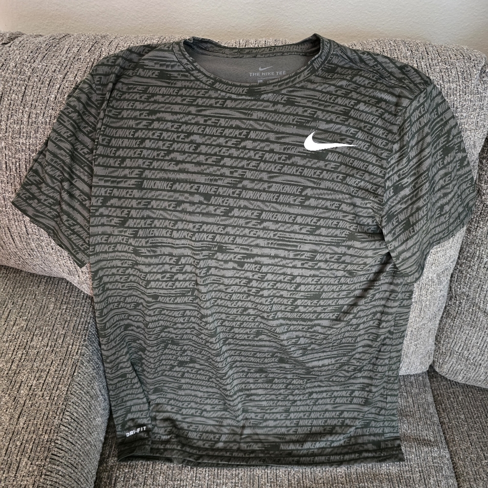 Nike drifit athletic shirt mens large